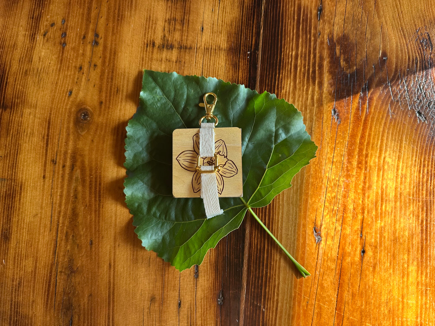 December Narcissus Petal Press | Strap Micro Flower Press with Keychain Clip