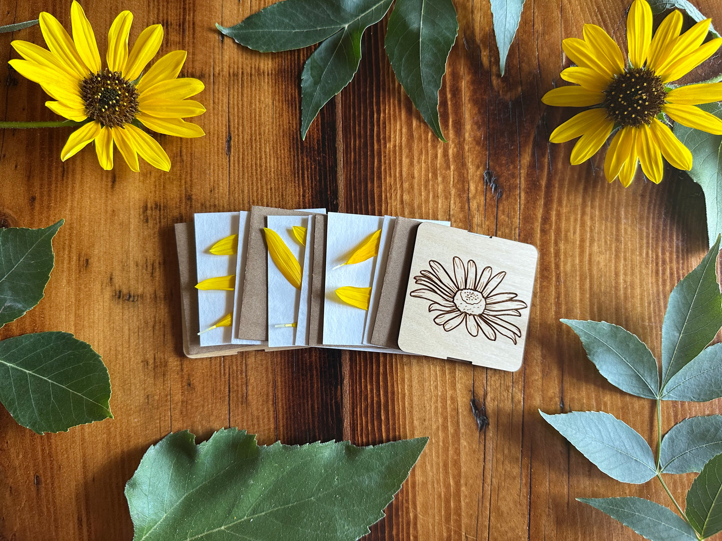 April Daisy Petal Press | Strap Micro Flower Press with Keychain Clip