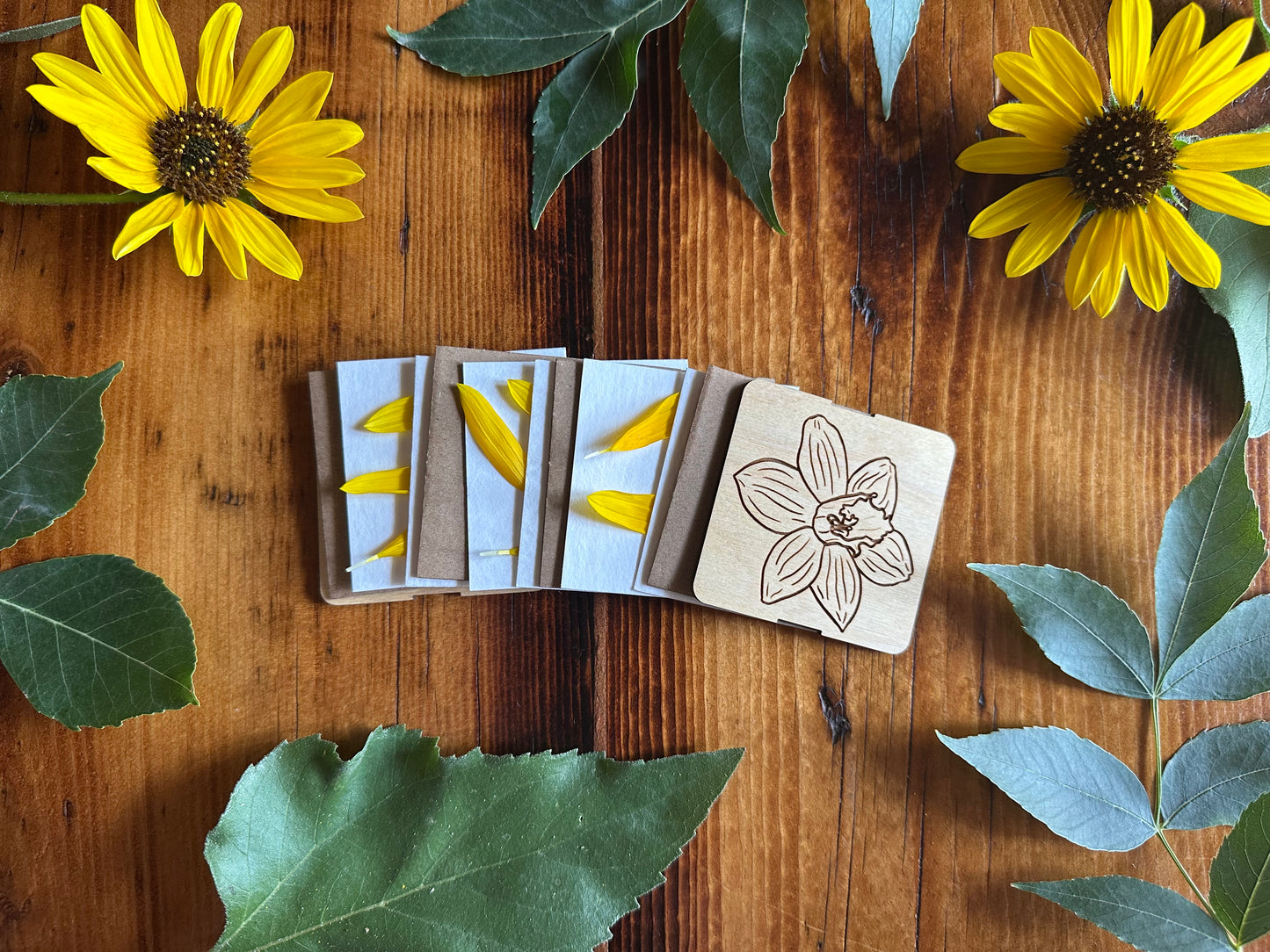 December Narcissus Petal Press | Strap Micro Flower Press with Keychain Clip