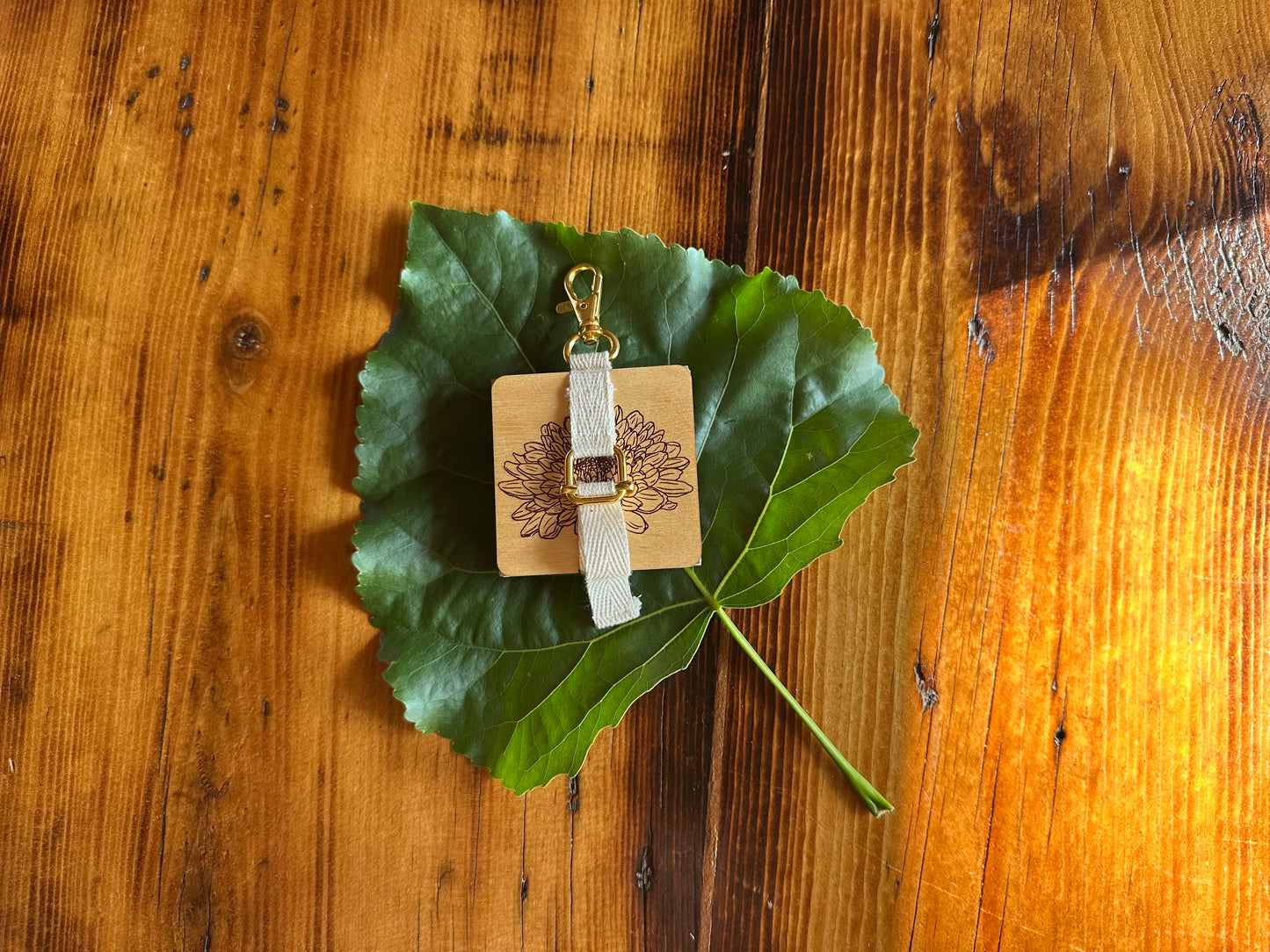 November Chrysanthemum Petal Press | Strap Micro Flower Press with Keychain Clip